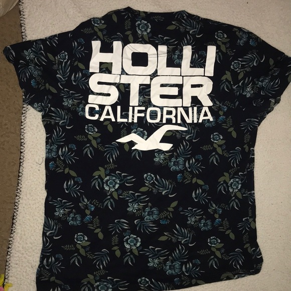 Hollister shirt. - Picture 2 of 3